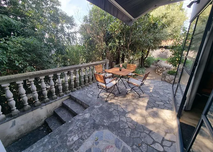 Fuer 3 Personen In Der Naehe Des Stadtzentrums By Interhome Appartement *