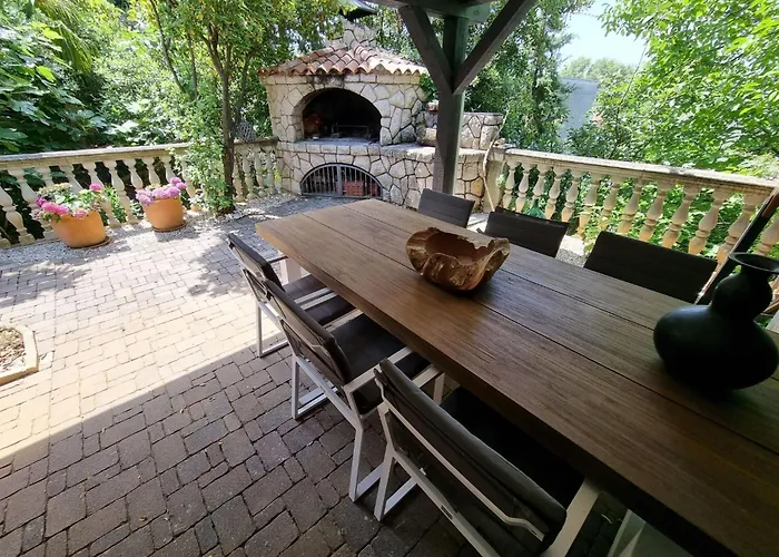 Fuer 3 Personen In Der Naehe Des Stadtzentrums By Interhome Crikvenica